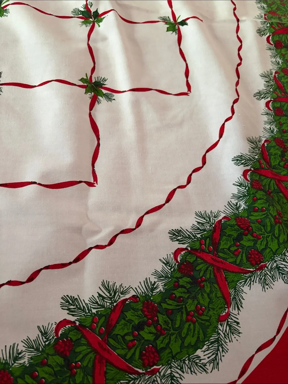 Festive Red & Green Holiday Tree Skirt - Brand Unspecified